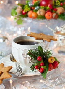03-a-cup-with-a-gingerbread-cookie-evergreens-and-holly-berries.jpg